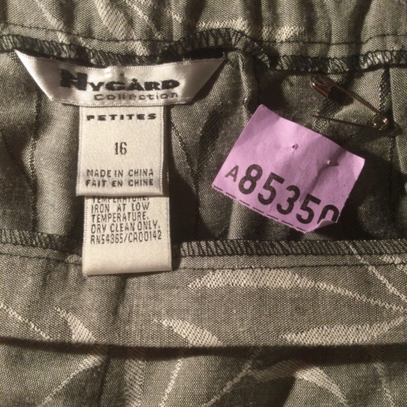 Nygard Collection Linen Blend Silver Patterned Capris - Picture 3 of 5